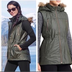 Athleta Alpine Air heavyweight west with removable faux fur hood size small